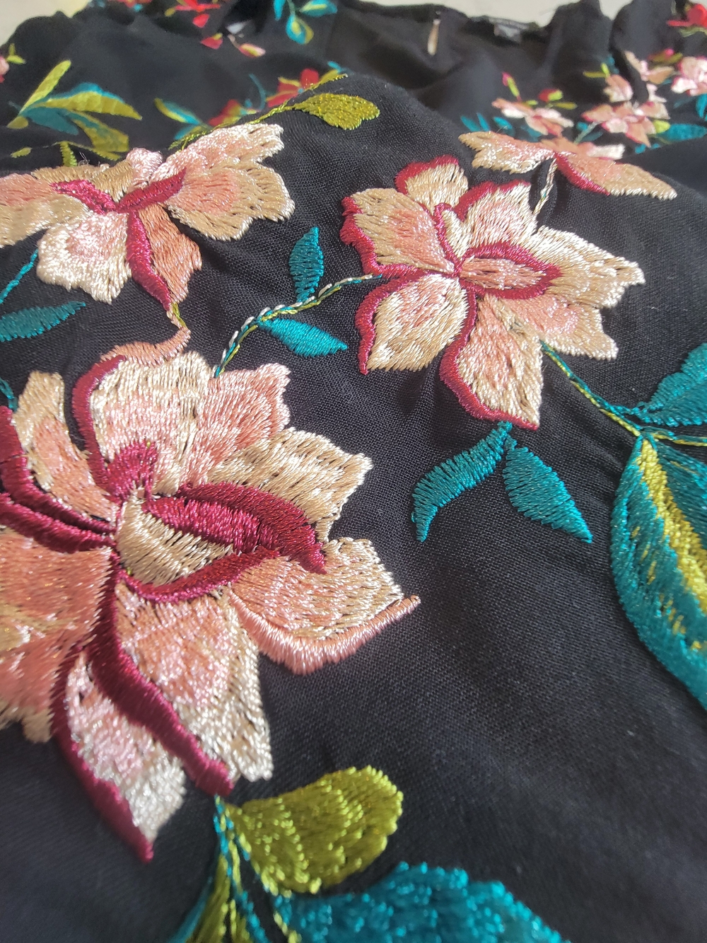 Karen Kane Embroidered Floral Cold Shoulder Blouse Black Size Medium Boho - Picture 11 of 11